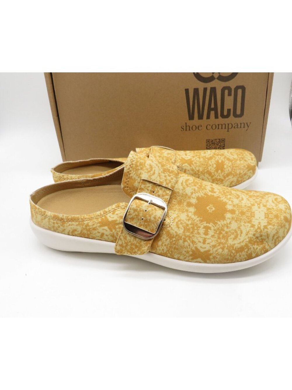 Waco Womens Yellow Patterned Buckle Slip-On Shoes Size 9.5 NEW